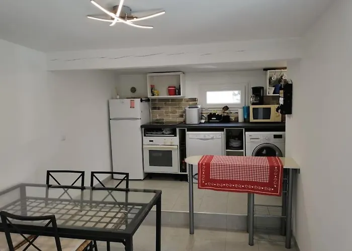Holiday home Maison 47m2 A 800 M De La Saint-Raphael (Var)